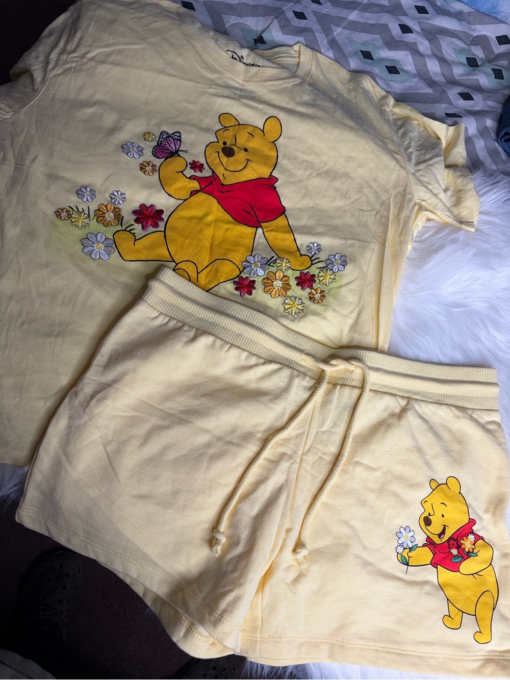 Disney Winne the Pooh Shirt and Short Set L/XL